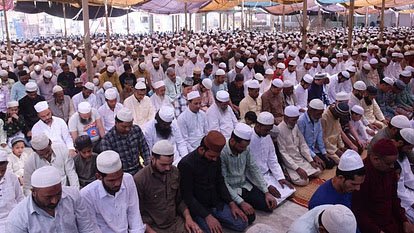 ईद और अलविदा की नमाज़: मस्जिदों में अदायगी और सामाजिक ज़िम्मेदारी