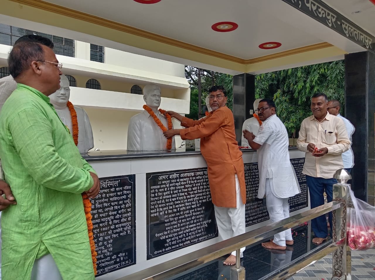 एआइपीएमएम ने महात्मा गांधी व लाल बहादुर शास्त्री को दी श्रद्धांजलि