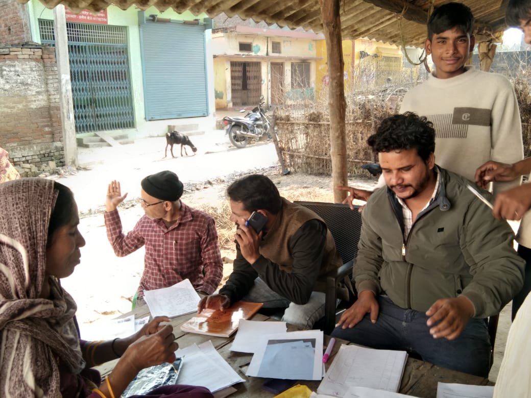 मिहिंपुरवा में AIPMM द्वारा एसआइआर फार्म मुहिम तेज़